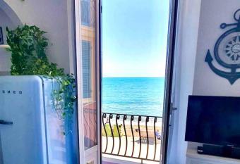 Casa Pomaro-sul mare-vicino a Portofino allows 18 year olds to book a room