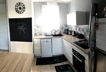 Appartement cosy - vue mer has Balcony rooms