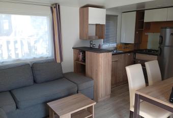 MOBIL-HOME 6-8 pers, Domaine de Kerlann 4* has Balcony rooms