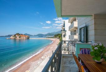 Montesan Luxury Apartment has Balcony rooms