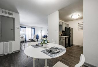 Sweet Home has rooms with a private hot tub