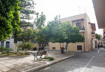 Mat Old Town Apartments L allows 18 year olds to book a room