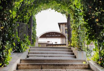 Hotel Villa Moron allows 18 year olds to book a room