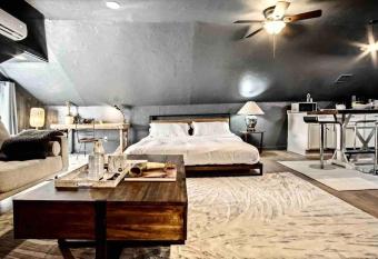 Stylish 5-bedroom Okc Home 3 Levels Loft #04 allows 18 year olds to book a room