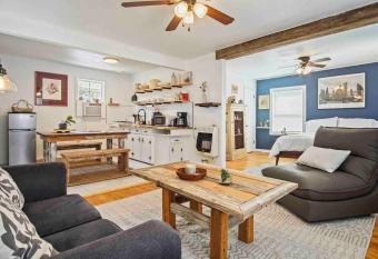 2br Townhouse Taft Stadium & Plaza Dining #n39 allows 18 year olds to book a room