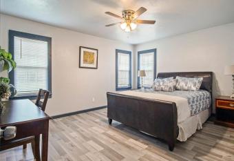 Comfy Home With Gated Garden I Family Reunion allows 18 year olds to book a room