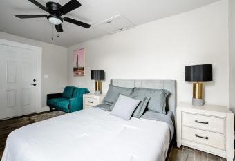 Romantic Studio Near The Village allows 18 year olds to book a room