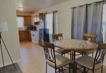 2 Bedroom With Fenced Yard Near The Zoo allows 18 year olds to book a room