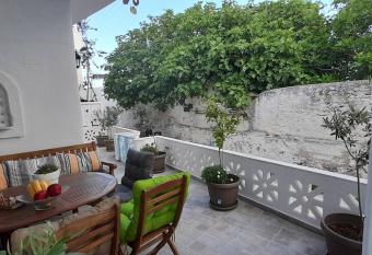 Beautiful House in the Capital of Paros has Balcony rooms