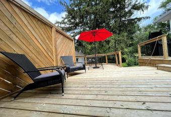 Cozy Kingsville Country Home Guest House has Balcony rooms