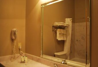 The Soluna Hotel has rooms with a private hot tub