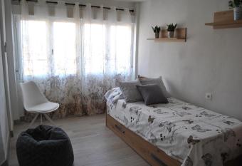 Viviendas De Uso Turistico Rocinante TOLEDO allows 18 year olds to book a room