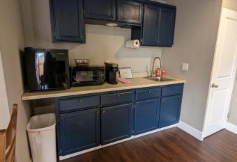 Yosemite Lakes Escape allows 18 year olds to book a room