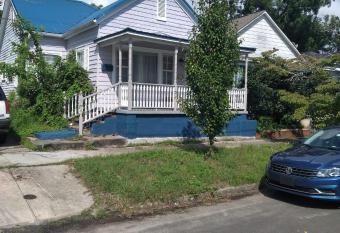 Lilac House from 1920 in Wilmington has Balcony rooms