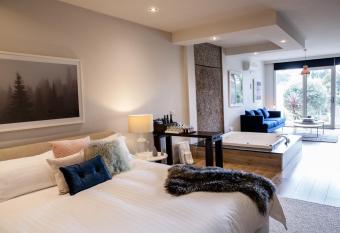 Polperro Villas has rooms with a private hot tub