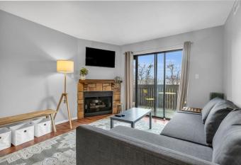 2BR Condo Near Trails and Ski Resorts has rooms with a private hot tub