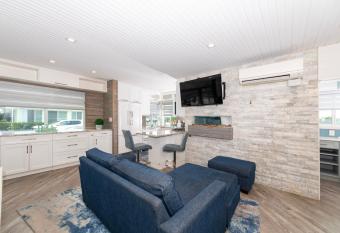 Tropic Isle Boutique Hotel allows 18 year olds to book a room