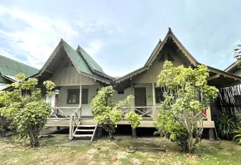 Nice house on the beach (C3) has Balcony rooms