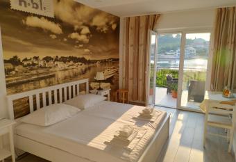 Villa Nobilo has Balcony rooms