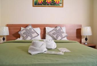 Roemah Canting Homestay has Balcony rooms