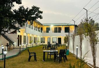 The Jungle Castle has Balcony rooms