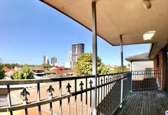 City View Top floor 3 Bedrooms has Balcony rooms