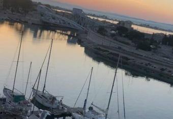 Vue sur le canal et l   tang has Balcony rooms