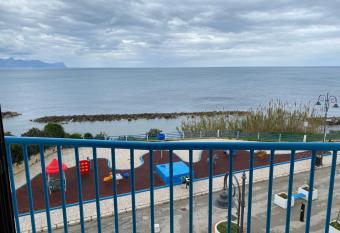 Vista Mare has Balcony rooms