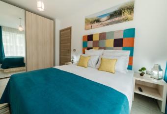 Alezzi SunWave Luxury Apartment has Balcony rooms