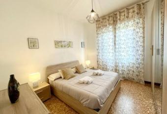 Appartamento vista mare-autostrada-parcheggio-wifi has Balcony rooms