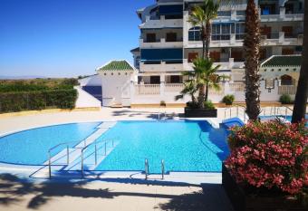 Suiza -Apartamento Vi  amar en La Mata allows 18 year olds to book a room