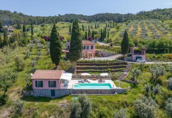 Casetta Maya allows 18 year olds to book a room