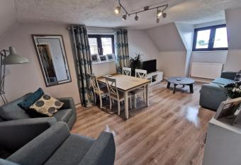 Spacious Family Friendly Apartment- 100m from beach with Seaviews! allows 18 year olds to book a room