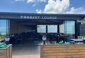 Villa Blacksea has rooms with a private hot tub