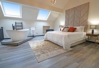 Black Pearl Apartments allows 18 year olds to book a room