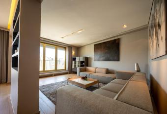 Core Luxembourg City- Luxury Brands Street has rooms with a private hot tub