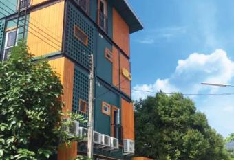 Changnoi at phuket allows 18 year olds to book a room