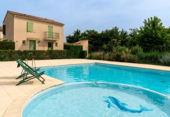 Maison avec jardin et Piscine has Balcony rooms