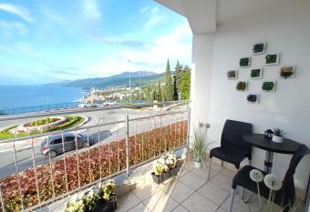 Apartman Bella Vista has Balcony rooms