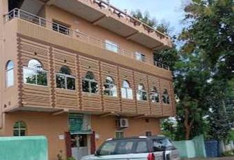 OYO Flagship 81329 Hotel Royal Green allows 18 year olds to book a room