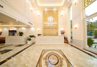 Cat Ba Wonder Hotel has Balcony rooms