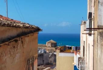 TRINACRIA HOUSE has Balcony rooms