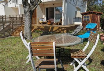 Cereza, bel appartement avec terrasse et jardin has Balcony rooms