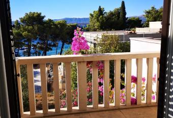 Villa Benegois has Balcony rooms
