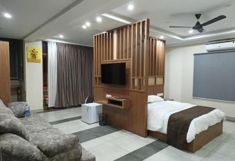 ARAKKAL GUESTHOUSE has Balcony rooms