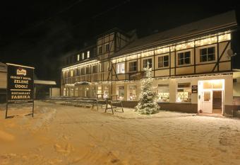 Horsk   chata Zelen     dol   allows 18 year olds to book a room