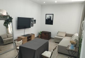 Spacious Flat 20mins away from the beaches Ideal for Congresses & Holidays allows 18 year olds to book a room