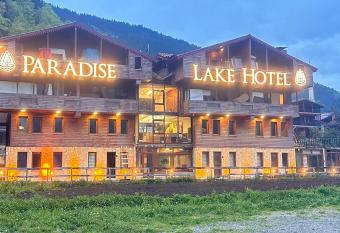 Paradise Lake Hotel has Smoking/Balcony rooms