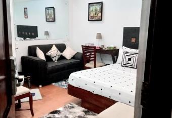 RB studio apartment with free Wi-Fi allows 18 year olds to book a room