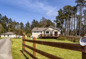 A - Mendo Aloha has Balcony rooms